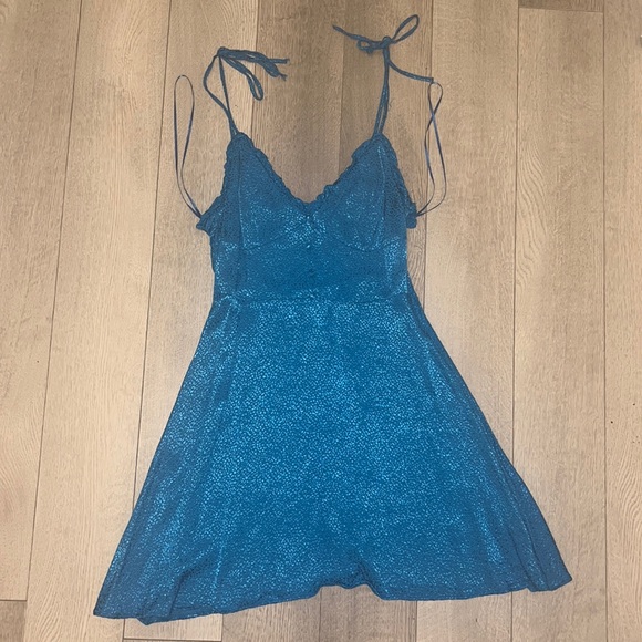 Blue Zara satin effect dress - Picture 5 of 12